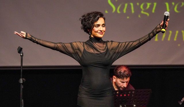 Gaziemir'de duygu dolu anlar yaşandı... Ata’yı Anma Konseri yoğun ilgi gördü