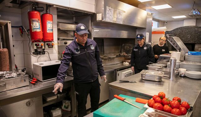 Zabıta ekipleri harekete geçti: İzmir'de restoranlar denetleniyor