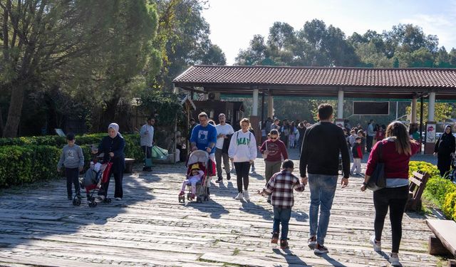 İzmir’de ara tatilin en kalabalık noktası belli oldu: Binlerce kişi oraya akın etti