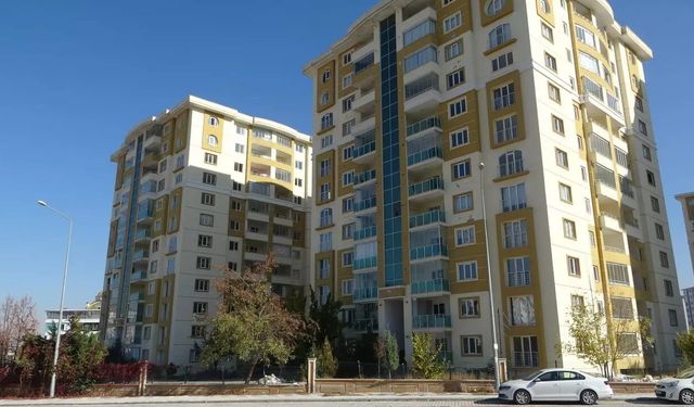 Menemen'de Üç Odalı Daire İcradan Satışta: Mahkeme Şaşırtan Fiyatı Duyurdu