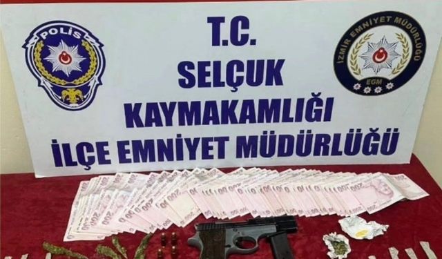 Selçuk'ta polis uyuşturucu tacirlerine göz açtırmıyor: 3 gözaltı