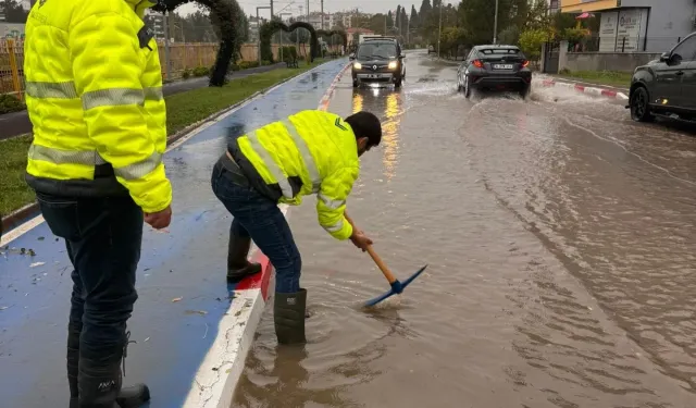 Yağışın en çok etkilediği ilçelerden biri: Torbalı'da hayat durdu