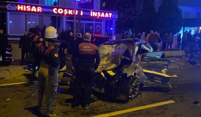 İzmir Seferihisar'da feci kaza! Otomobil ile motosiklet çarpıştı: 1 ölü, 2 yaralı