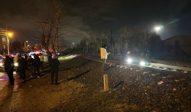 Afyonkarahisar'da tren yolunda acı kaza: 16 yaşındaki çocuk lokomotifin altında kaldı