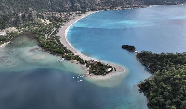 Fethiye'de Ölüdeniz’in rengi turkuaza döndü: Görüntüler hayran bıraktı