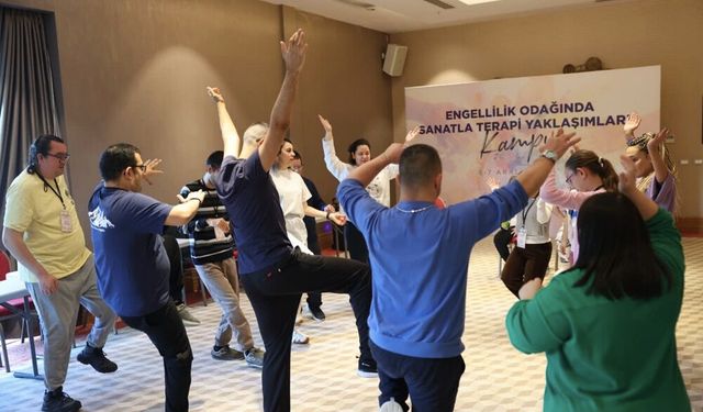 İzmir'de sanata 'engel' yok: Düzenlenen kamp, renkli anlara sahne oldu!