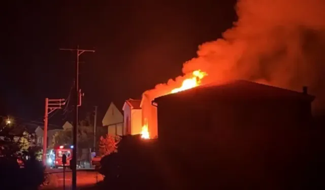 Çeşme'de korkutan yangın! Villa alevlere teslim oldu