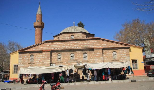 Depremde zarar gören tarihi cami ayağa kaldırılacak!