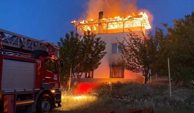 Denizli'de evde yangın çıktı: 1 kişi öldü