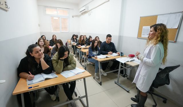 İzmirli öğrencilere ücretsiz kurs imkanı: Üç noktada hizmet veriliyor