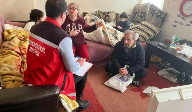 Zorlu koşullar altında yaşam mücadelesi veriyorlardı... İzmirli vekilden o aileye destek!