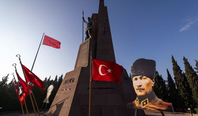 Menemen’de Kubilay ve devrim şehitleri anıldı: Başkan Tugay, “Laiklikten asla ödün vermeyeceğiz”