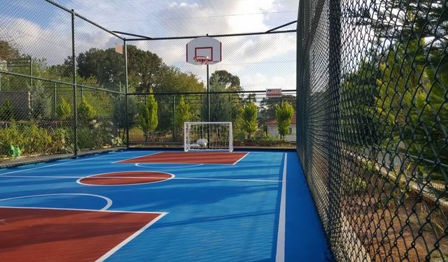 Karabağlar’da gündem mini futbol ve basketbol sahaları!