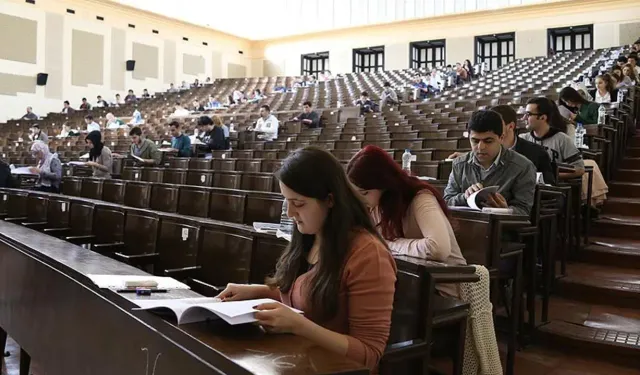 İzmir'de YKS'ye girecek öğrencilerin sınav ücreti cepte kalacak: 3 milyon TL’lik destek