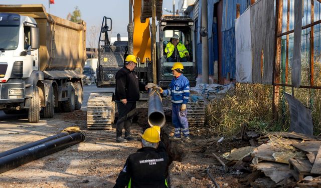 İZSU’dan Sarnıç’a dev altyapı hamlesi: Eski borular sökülüyor, içme suyu altyapısı yenileniyor