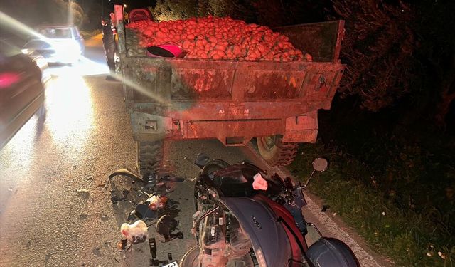 İzmir Ödemiş’te feci kaza: Traktör römorkuna çarpan genç sürücünün durumu ağır