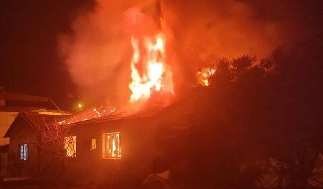 Bayındır’da müstakil evde yangın: 1 kişi yaralandı