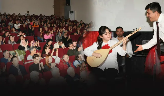 Çiğli’de türküler yankılandı: Bağlama kursiyerlerinden müzik şöleni