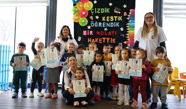 İzmir'de dikkat çeken uygulama: Öğrencilere "Teşekkürler Atam!" yazılı gelişim raporu belgesi verildi