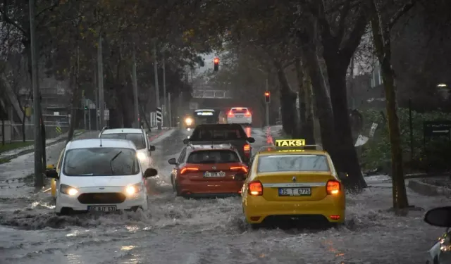 İzmir’de 8 ilçeye sarı kodlu uyarı: Ani sel ve fırtına bekleniyor!