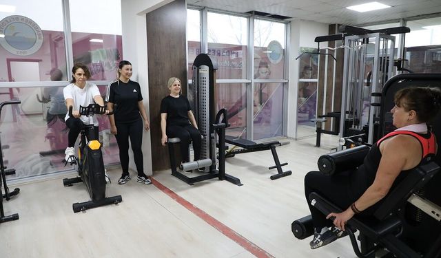İzmir Menderes’te kadınlara müjde: Fitness salonu yenilendi, kapanış saati 21.30 oldu