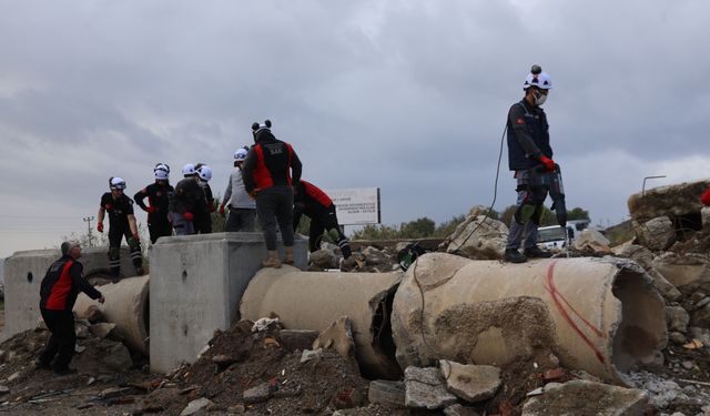 Seferihisar SAK Ekibi alarmda: Doğanbey’de enkazda arama ve kırım-kesim yapıldı