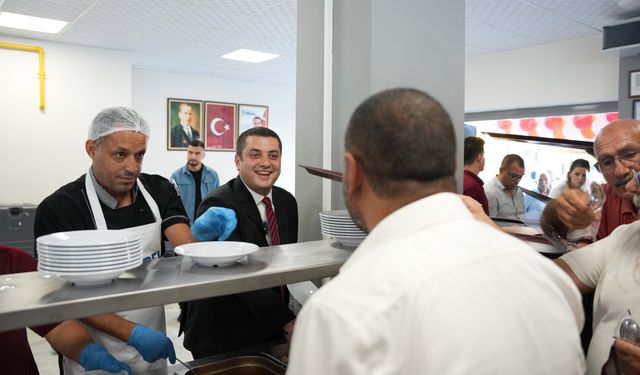 Torbalı’da 4 çeşit yemek 100 TL: Ayrancılar’da Kent Lokantaları dolup taşıyor