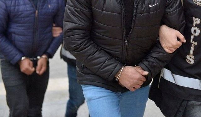 İzmir Karabağlar’da cinsel saldırı suçundan aranan hükümlü tavuk kümesinde yakalandı