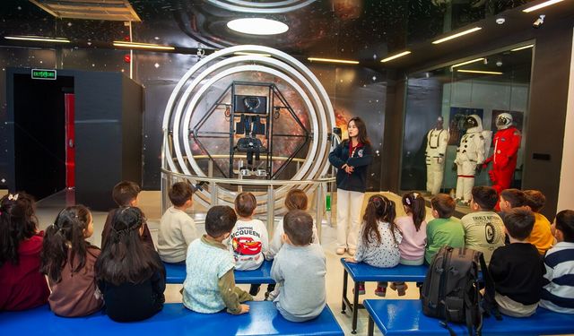 Hem eğlendiler, hem öğrendiler... İzmirli minikler Uzay Kampı'nda