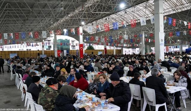 İzmir Büyükşehir ilk iftar sofrasını Gaziemir’de kurdu