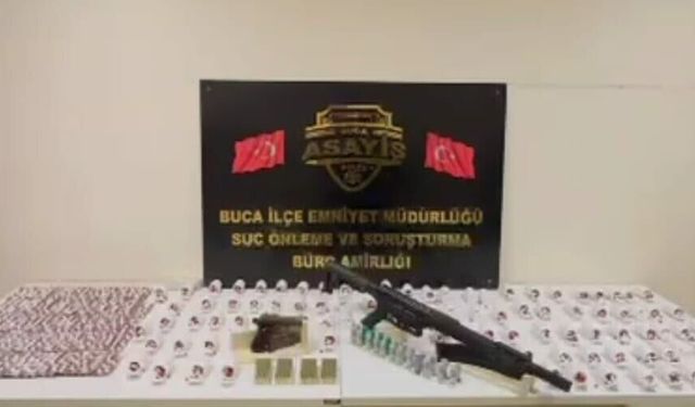 İzmir Buca’da polis operasyon yaptı: Binlerce hap ve silah ele geçirildi