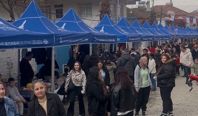 Bayındır’da nergis festivaline sağanak engel olamadı: Vatandaşlar üreticiyi yalnız bırakmadı