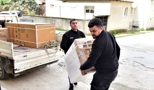 Bornova’dan sel mağdurlarına askıda eşya desteği