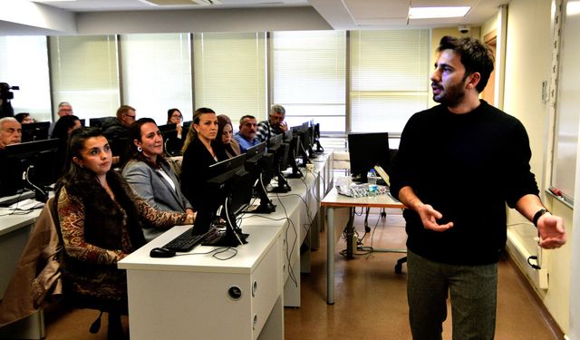 Bornova Belediyesi'nden 45 muhtara üniversite desteğiyle dijital eğitim