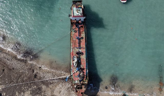 İzmir'in meşhur koyu tehdit altında... Kaçak gemi sökümüne tepki büyüyor!