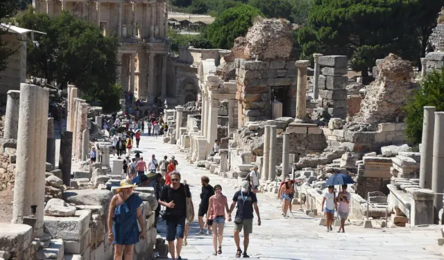 Efes Antik Kenti'nde tarihe asfalt dökülüyor: CHP’li Yücel’den iktidara Efes çıkışı