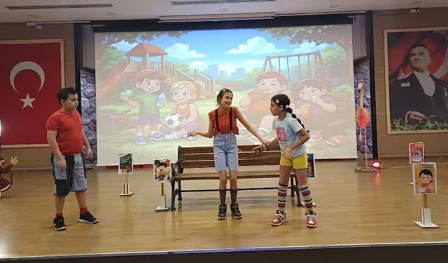 Çiğli Belediyesi’nden çocuklara tiyatro: Mikroplara karşı