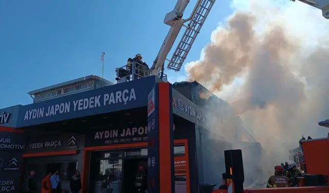 Buca’da korkutan yangın: 6’ncı Sanayi Sitesi’nde oto yedek parça dükkanını alevler sardı