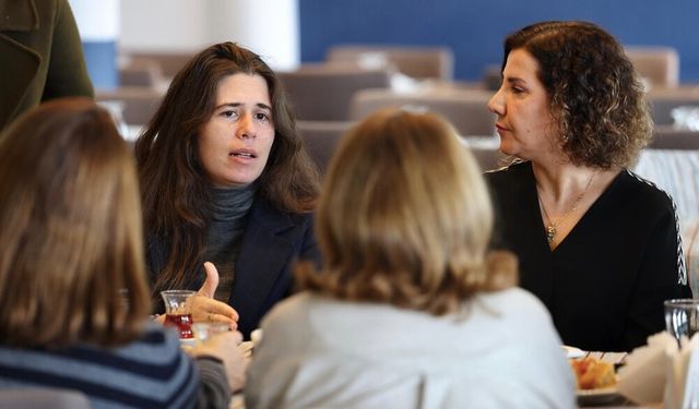 Çeşme’de kadınlara hak temelli güçlenme programı: Başkan Denizli katılımcılarla buluştu