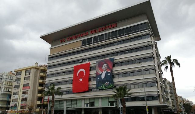 Karşıyaka’da memurlar sokağa çıkıyor: CHP ilçe binasına yürüyecekler