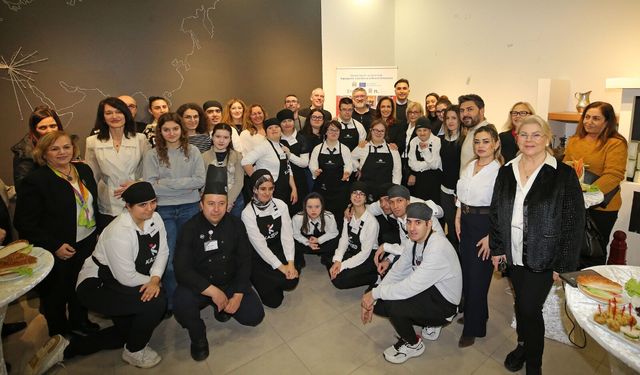 Karşıyaka’da mutfak eğitimini tamamlayan 10 genç istihdam edildi