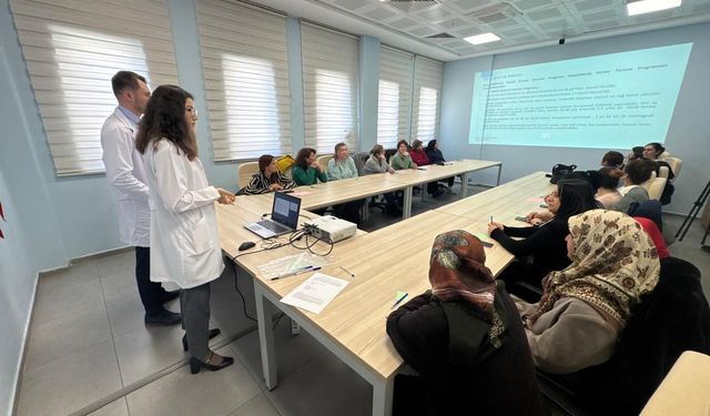 İzmir’de Menopoz Okulu eğitimleri 11 noktada başladı