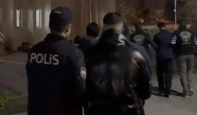 İzmir’de sahte polis operasyonu: Erasmus öğrencilerini rehin alan 3 kişi tutuklandı