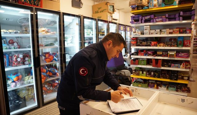 İzmir'de denetimler sürüyor... O market mühürlendi!