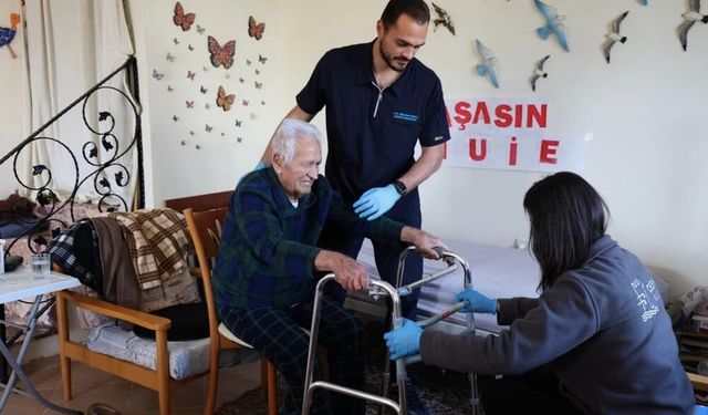 Çeşme Belediyesi’nden bayram öncesi yaş almış ve özel gereksinimli yurttaşlara yardım eli