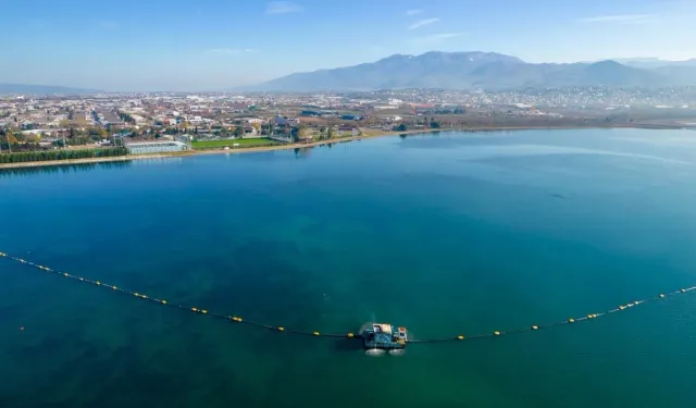 Foça ve Karaburun açıklarında dip çamuru tartışması büyüdü... Balıkçılar isyanda: Döküm kıyıya yaklaştı!
