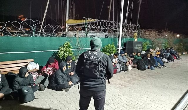 İzmir’de İHA tespit etti: 25 düzensiz göçmen karada yakalandı