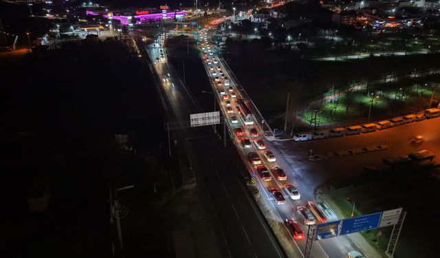 Tatil bitti, dönüş başladı: Ege yollarında sürücüler uzun kuyruklarla karşı karşıya