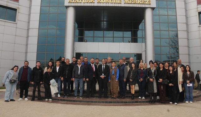 Aydın’da gazetecilere yapay zekâ eğitimi: Başkan Özmen, "Doğru kullanan öne çıkacak"