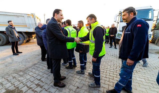 Balçova’da arife mesaisi: Başkan Yiğit personelle bayramlaştı